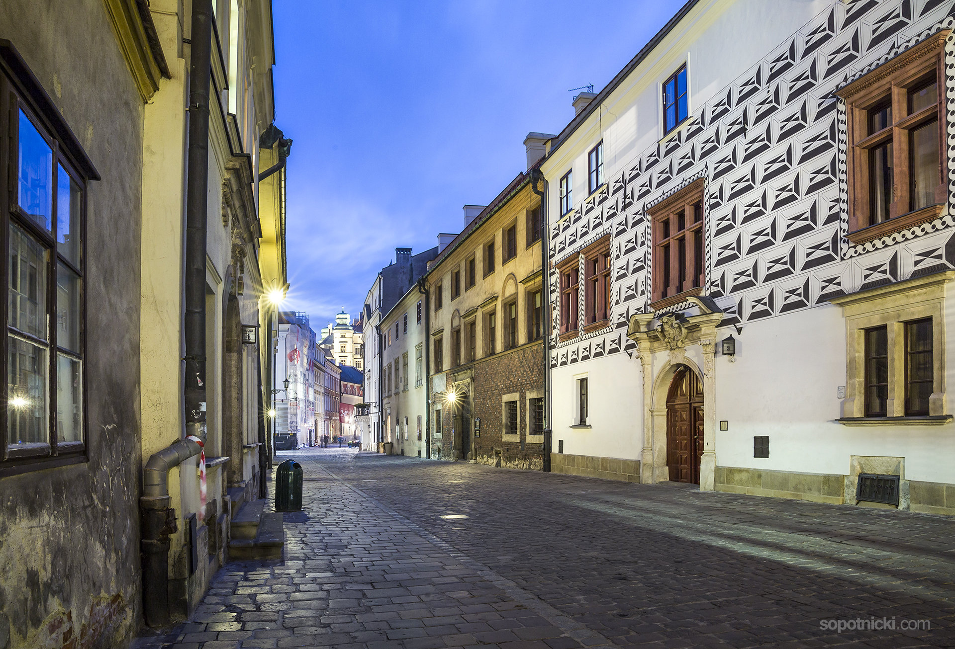 Kraków, ul. Kanonicza, jedna z najstarszych ulic w tym mieście. Canon EOS 5D Mark IV + Tokina AT-X PRO FX SD 24-70 mm f/2.8 (IF)